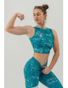 Thanks to the innovative material, this women's crop top is flexible and compressive at the same time. It gives you the best support during your workout, and that's key in the gym.